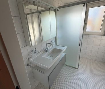 Idyllische 4.5-Zimmer-Wohnung mit Balkon und Garagenbox in Oberhasli - Photo 6