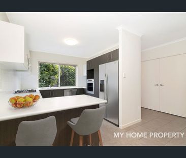 SPACIOUS 3 BEDROOM TOWNHOUSE - Photo 4