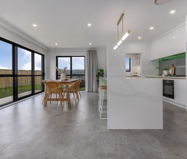 Luxury Family Living in Prestigious Aotea - Photo 5
