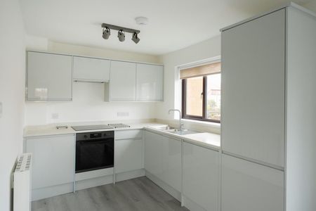 2 Bed Flat - Photo 5