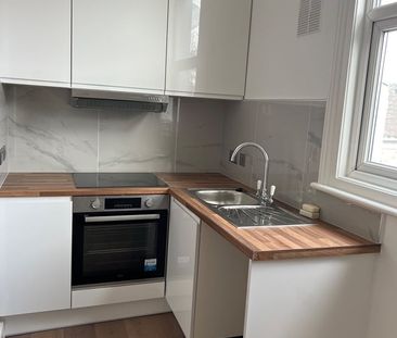 Studio Flat, Alkham Road, N16 - Photo 3