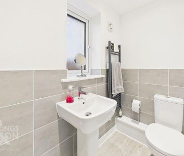 4 bedroom detached house to rent - Photo 4