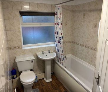 3 bedroom terraced house to rent - Photo 6