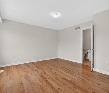 For Lease - 18 Palacebeach Trail, Hamilton, Ontario - Photo 6
