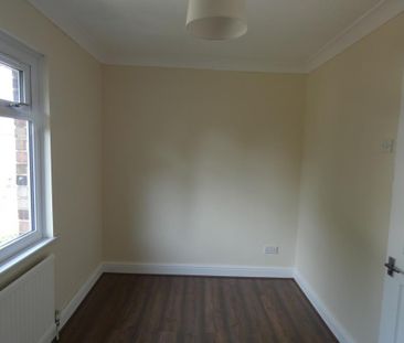 2 bedroom end of terrace house to rent - Photo 6