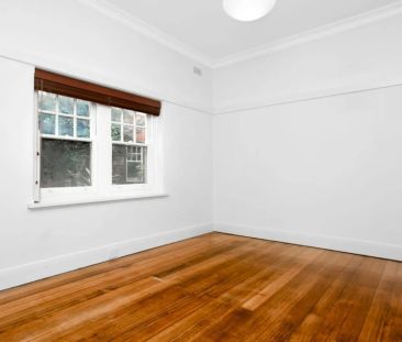 Preserved Art Deco - 2 bed + study - Photo 2