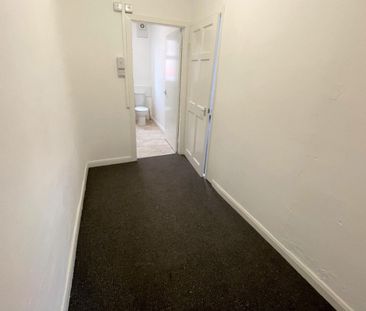 1 bedroom Flat To Let - Photo 2