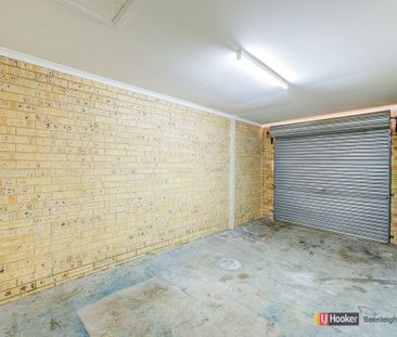 Private 2-Bedroom Unit with Courtyard in Quiet Complex Edens Landing - Photo 3