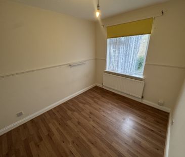 Larch Road, Corby - Photo 1