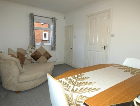 2 bedroom semi-detached house to rent - Photo 2