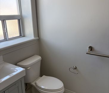 For Lease - 2914 Danforth Avenue Unit# 2nd Floor, Toronto, Ontario - Photo 6