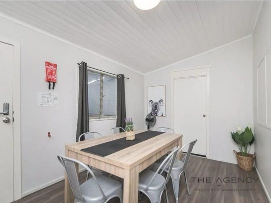 Renovated share house in Kawana, two rooms available! - Photo 1