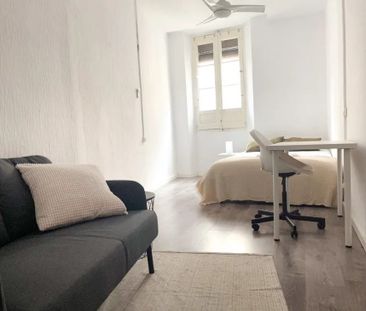 Carrer la Rambla, Barcelona, Catalonia 08002 - Photo 3