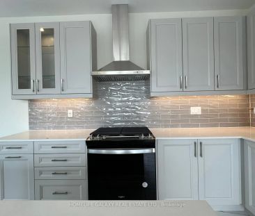 Condo Townhouse For Lease | E9231461 - Photo 3