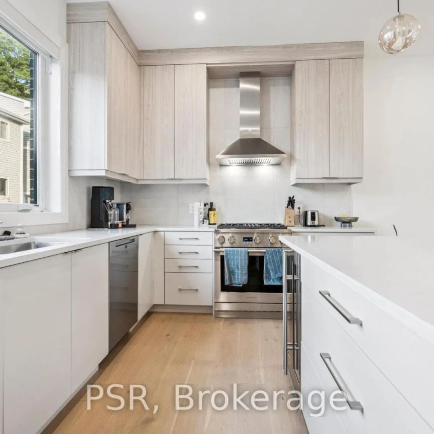 8 PAXTON AVENUE - Photo 1