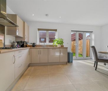 3 bedroom semi-detached house to rent - Photo 6