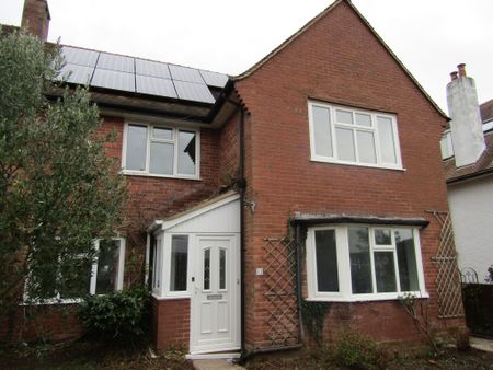 4 bed Semi-Detached - To Let - Photo 3