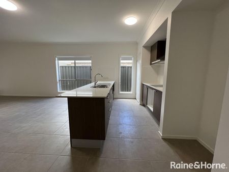 4 Bedroom Family Home! - Photo 3