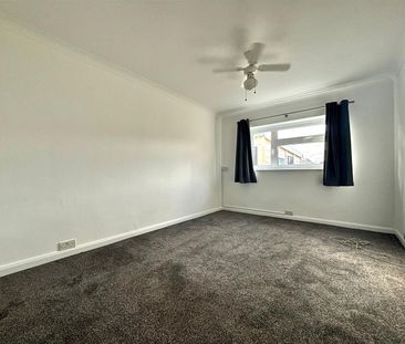 Bourn Avenue, Hillingdon, UB8 - Photo 4