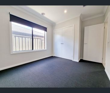 12 Arena Circuit, Strathtulloh, Vic 3338 - Photo 4