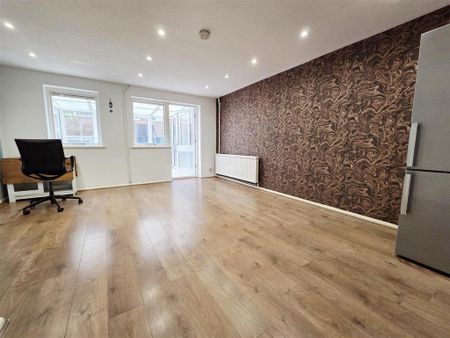 3 bedroom terraced house to rent - Photo 2