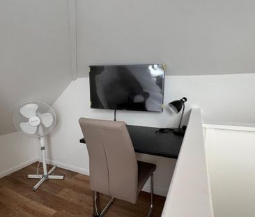 6 bedroom semi-detached house to rent - Photo 3