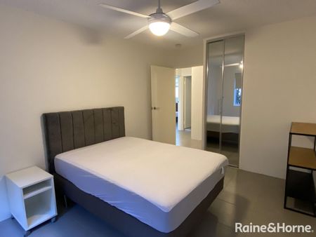 Beautifully Furnished Unit - Close to UQ! - Photo 3