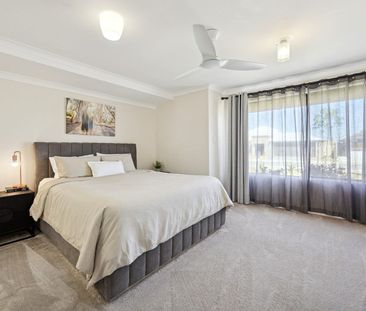 Stunning & Spacious Family Home in Prime Lakelands Location - Photo 5