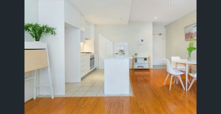 Luxurious Split Level 2B 2B 1C Town House Style Apartment – 15 mins from city - Photo 4