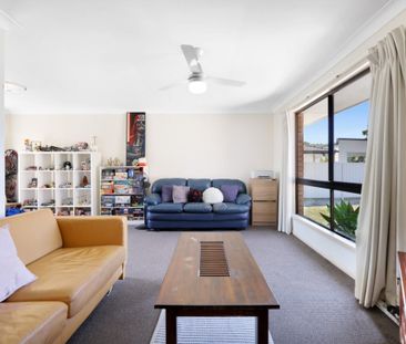 31 Lakeridge Drive, Varsity Lakes QLD 4227 - House For Rent | Domain - Photo 2