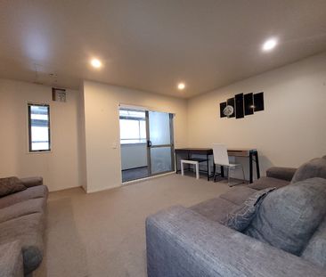 Upstairs 1 Bedroom Unit in Providence - Photo 4