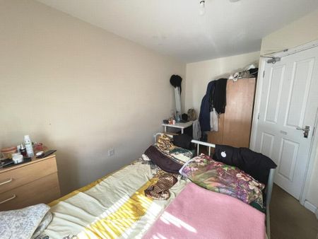 3 bedroom flat to rent - Photo 5