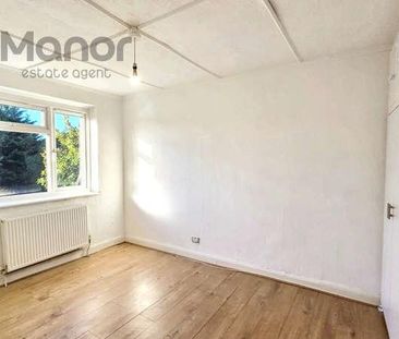 Rushden Gardens, Clayhall, IG5 - Photo 6