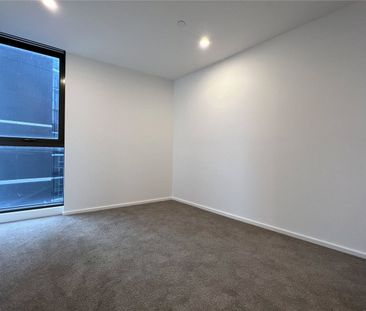 ELEGANT CORNER TWO BEDROOM APARTMENT LOCATED IN HEART OF SOUTHBANK - Photo 2