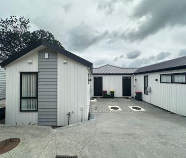 Spacious 2-Beds – Prime Location Opp Park! - Photo 3