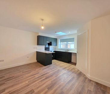 2 bedroom maisonette to rent - Photo 2