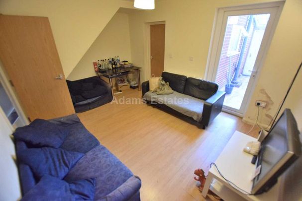 6 bedroom terraced house to rent - Photo 1