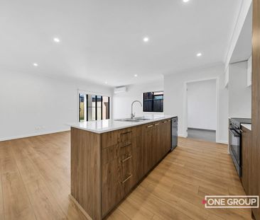 Modern 4-Bedroom Home with Double Garage - Photo 4