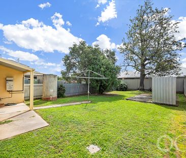 Open the Door to Comfort and Convenience on Dunorlan - Photo 4