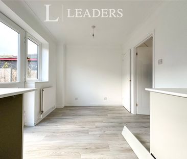 3 bedroom house to rent Hunter Close, Gosport, PO13 - Photo 2