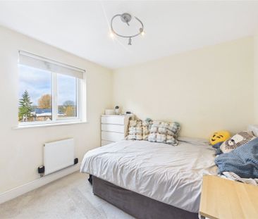 2 bedroom Flat in Morris Mews, Loudwater - Photo 1