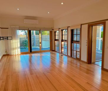 Stunning Art Deco locate in the heart of Caulfield - Photo 5