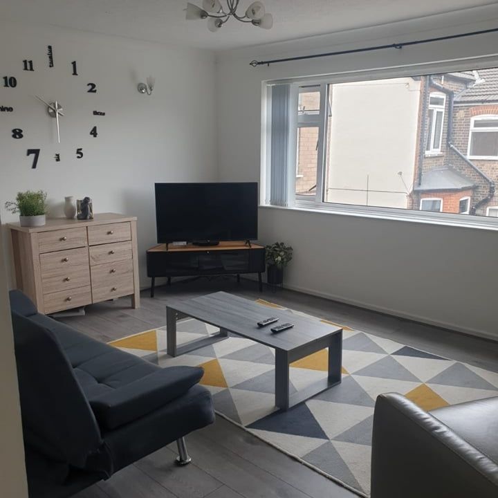 2 Bed Flat, New Bedford Road, LU3 - Photo 1