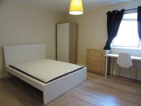 3 bedroom apartment to rent - Photo 4