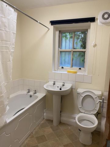 1 bedroom bedsit to rent - Photo 3