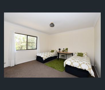 4 BEDROOM FAMILY HOME - Photo 4