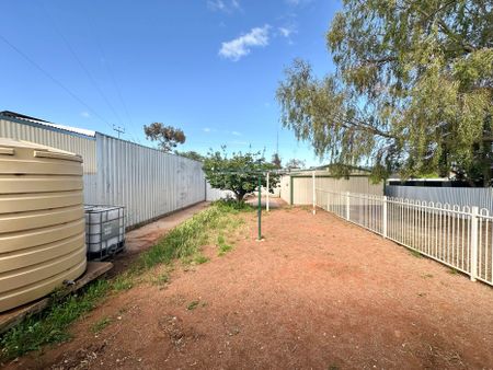 To register & apply for this property, please use this link: https://snug. com/ - Photo 2