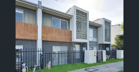 Modern Family Home in the Popular Hermitage Estate! - Photo 2