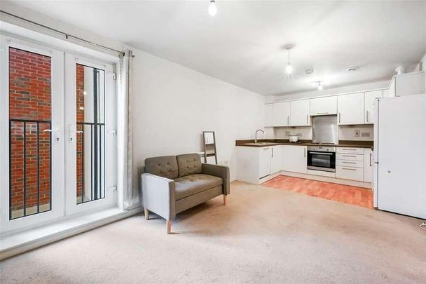 Schoolgate Drive, Morden, SM4 - Photo 1