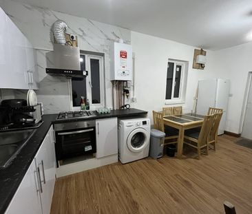 Room in a Shared House, Refurbished Mmu Uom Piccadilly Stat, M12 - Photo 4